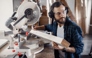 Svela la Tua Creatività con l'Intaglio del Legno: I Fondamenti del Pantografo