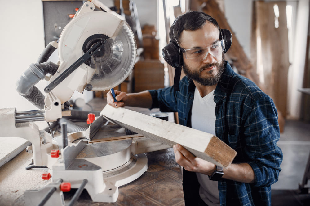 Svela la Tua Creatività con l’Intaglio del Legno: I Fondamenti del Pantografo